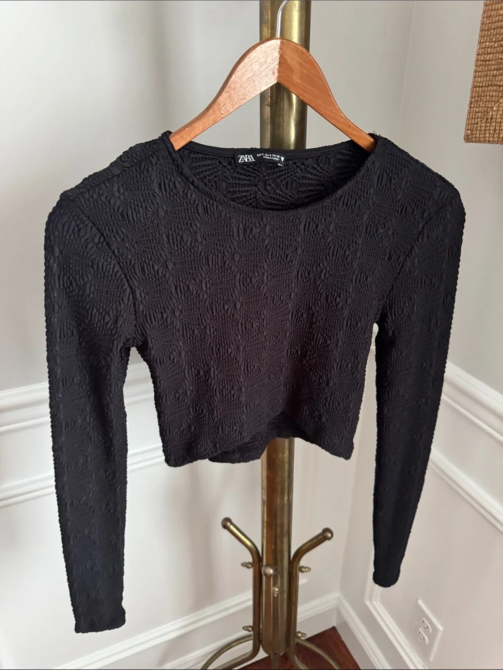 Zara Black Textured Long-Sleeve Crop Tee